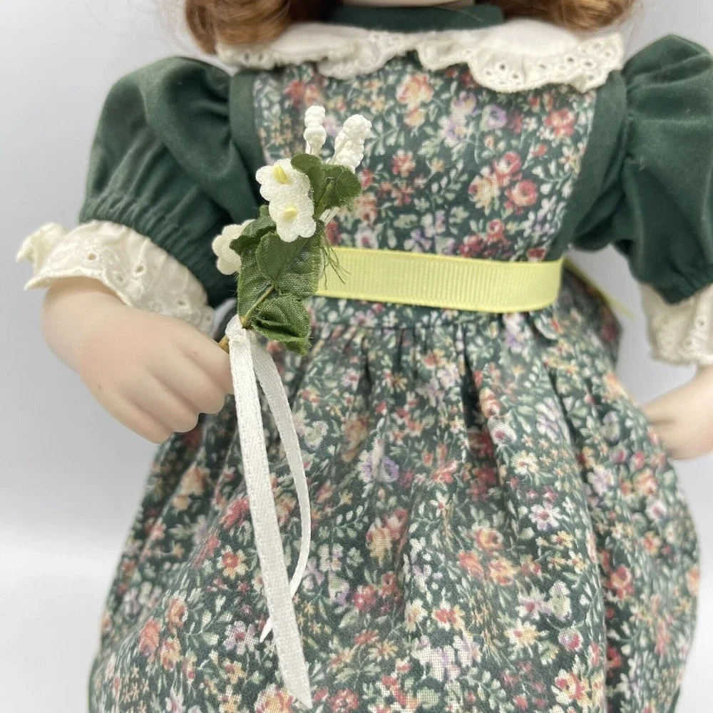 VNT Georgetown Collection Caitlyn Doll & Sitting Stump A Song In My Heart